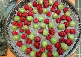Clafoutis s angreštem a malinami