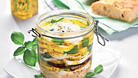 Nakládaná mozzarella s bylinkovou focacciou