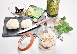 Nakládaná mozzarella s bylinkovou focacciou