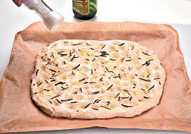 Nakládaná mozzarella s bylinkovou focacciou