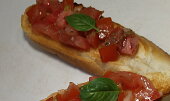 Bruschetta (Patrí neodmyslitelne do letných horúčav.)