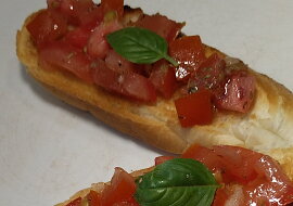 Bruschetta (Patrí neodmyslitelne do letných horúčav.)
