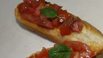 Bruschetta, Patrí neodmyslitelne do letných horúčav.