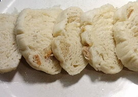 Houskové knedlíky kvasnicové (Dala som značne menej droždia a varila na pare.)