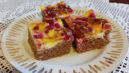 Rybízová buchta s tvarohem