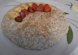 Snídaňová kaše s vločkami a chia semínky