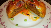 Burger z trouby v kynutém těstě