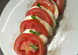 Mozzarella salát