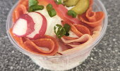 Obložené vejce s domácím salátem od Lenči