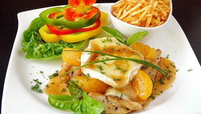 Kuřecí steak s hermelínem a mandarinkami