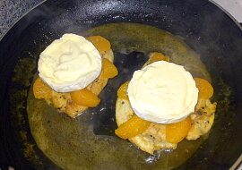 Kuřecí steak s hermelínem a mandarinkami