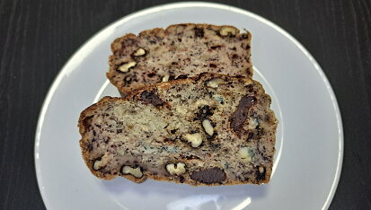 Bananovy chlebicek s vlasskymi orechy a cokoladou