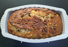 Bananovy chlebicek s vlasskymi orechy a cokoladou