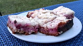 Rybízový hrnečkový koláč s drobenkou (Je to skvělý recept na koláč)