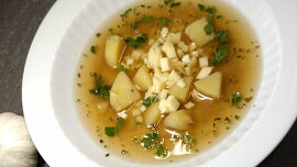 Česnečka se sýrem - recept od babičky