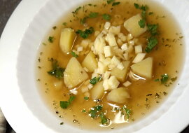 Česnečka se sýrem - recept od babičky