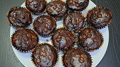 Čokoládové muffiny s kousky čokolády