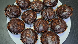 Čokoládové muffiny s kousky čokolády