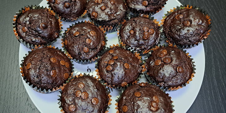 Čokoládové muffiny s kousky čokolády