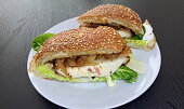 Hamburger s rozpečeným hermelínem