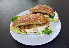 Hamburger s rozpečeným hermelínem