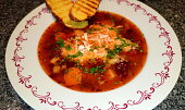 Polévka minestrone s mozzarellou