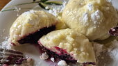 Babiččiny kynuté borůvkové knedlíky (Děkuji za recept, zrovna dneska jsem je dělala a jsou opravdu dobré. I s těstem se dobře pracuje.)