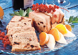 Domácí paštika s vlašskými ořechy a sušeným ovocem