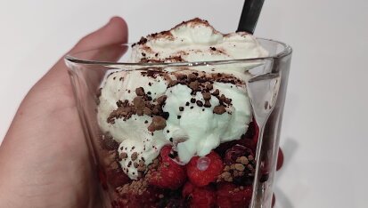Krém z mascarpone a šlehačky s jahodami