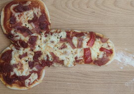 Nejlepší a nejjednodušší pizza (Mňam, s trochou Tatarky😊)