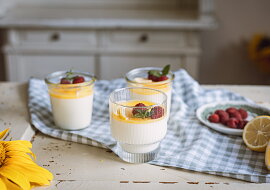 Panna cotta z podmáslí s citronovým krémem podle Míši Landové