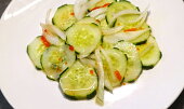 Okurkový salát s chilli