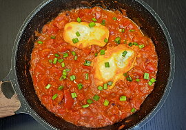 Shakshuka (rajčatová omáčka s vejci)