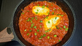 Shakshuka (rajčatová omáčka s vejci)