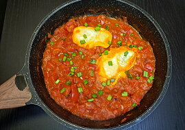Shakshuka (rajčatová omáčka s vejci)