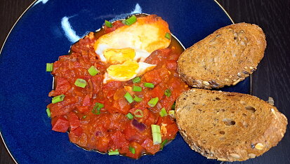 Shakshuka (rajčatová omáčka s vejci)