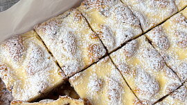 Stracciatella buchta s tvarohem