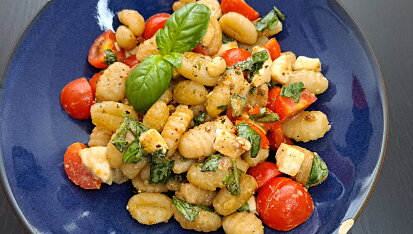 Caprese salát s křupavými gnocchi