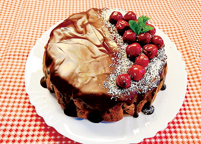 Makovec s višněmi