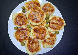 Mini pizzy z tvarohového těsta