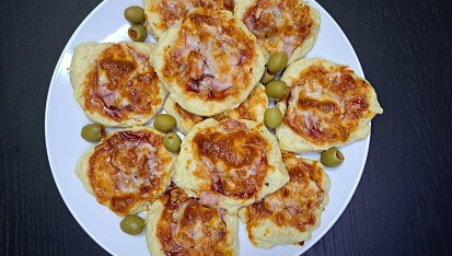 Mini pizzy z tvarohového těsta