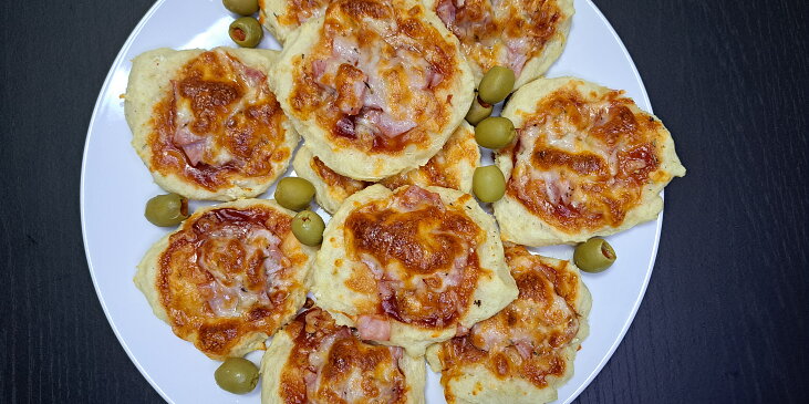 Mini pizzy z tvarohového těsta
