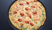 Quiche z čedarového těsta s lososem