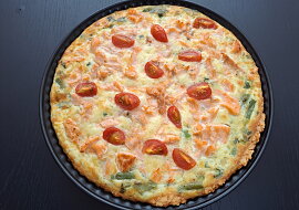 Quiche z čedarového těsta s lososem