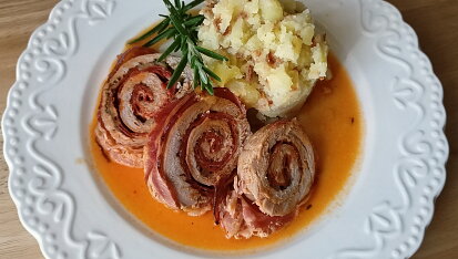 Vepřová roláda z panenky s chorizem a slaninou