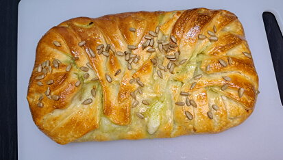 Listová kapsa s pestem, rajčetem a mozzarellou