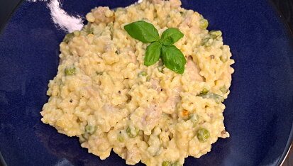 Krémové orzo s kuřecím masem a zeleninou