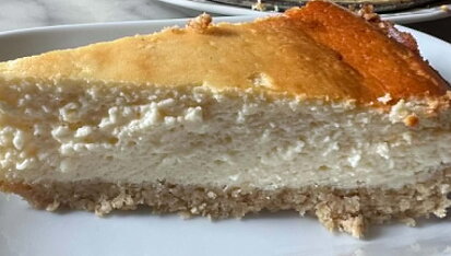 Tvarohový cheesecake s ovesným korpusem