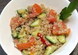Letní quinoa salát