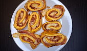 Pizza šneky z mozzarellového těsta